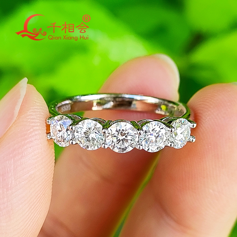 1.5ct 4mm round five stones D  - đánh giá và giá Vs Smartwatch